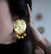 Load image into Gallery viewer, Golden Fancy Dudes
